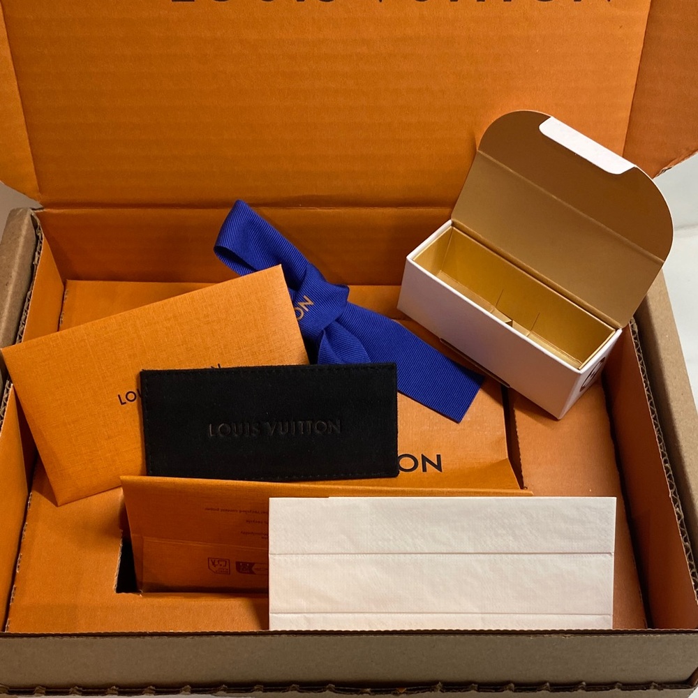 Louis Vuitton Elegant box empty, little bag 6x5, 5 pieces in total